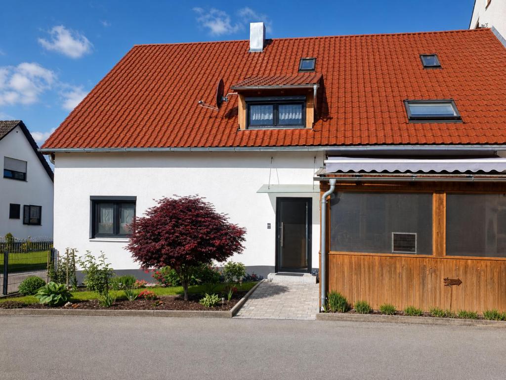 a white house with an orange roof at Einzelzimmer in Kelheim
