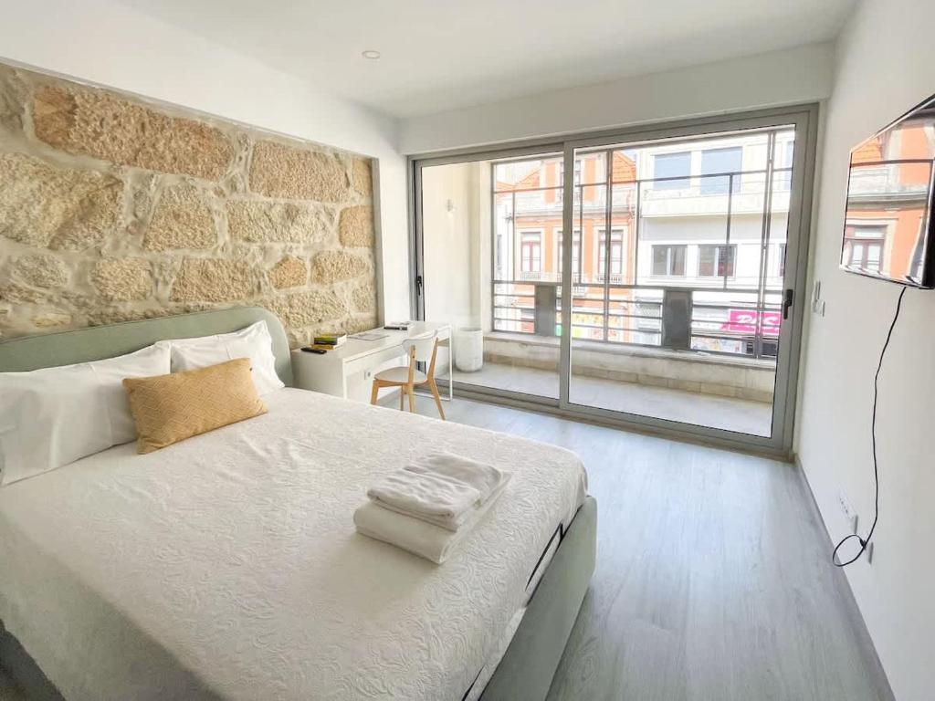 Brito Capelo Studio with Balcony - 2 Guests