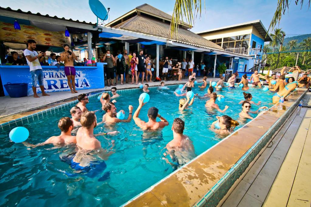 Bazén v ubytování Phangan Arena Hostel nebo v jeho okolí