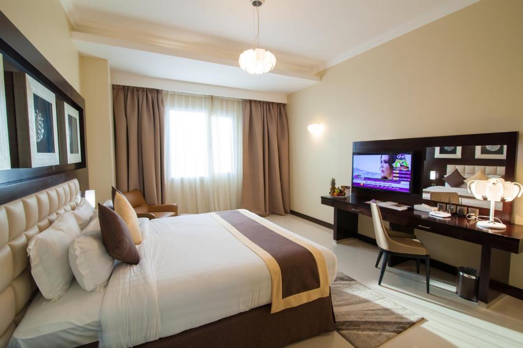 Postel nebo postele na pokoji v ubytování Premier Hotel