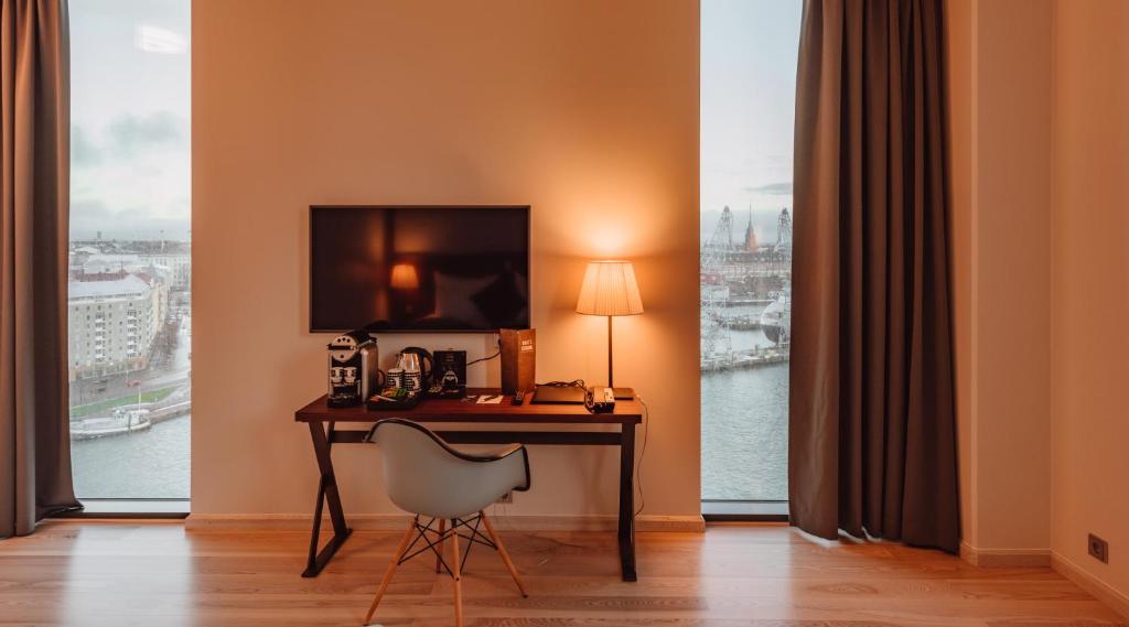 Příslušenství pro přípravu čaje a kávy v ubytování Clarion Hotel Helsinki
