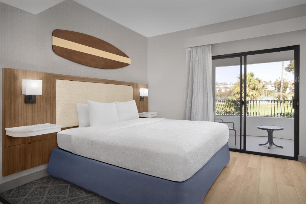 Hampton Inn & Suites San Clemente - Fully Renovated - King Room Mobility And Hearing Access/Non-Smoking
