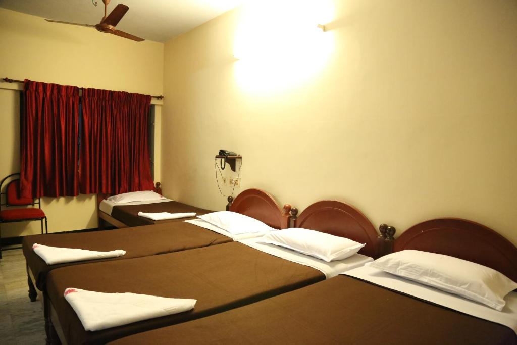 Postel nebo postele na pokoji v ubytování Rmc travellers inn