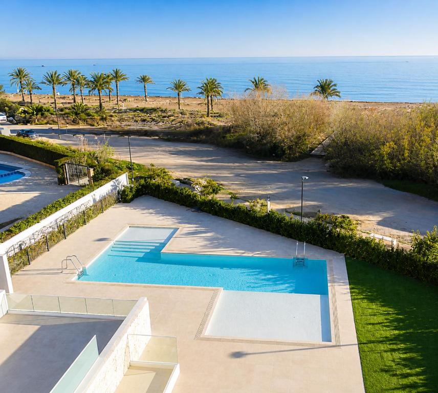 Apartamento Albamar Classico en Dénia, con piscina, vistas al mar y acceso directo la playa by Family Homes Rentals