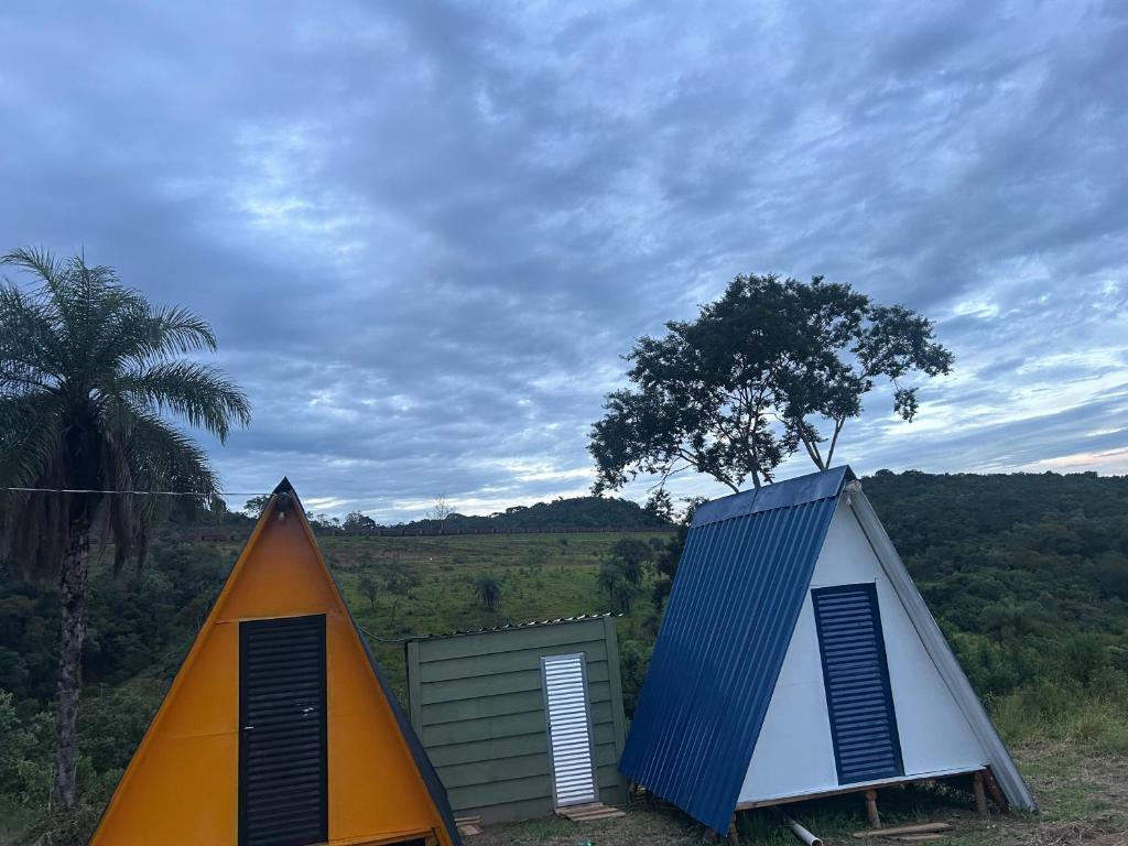 two tents sitting next to each other in a field at Bangalô Cachoeira Bem Vinda in Itabirito