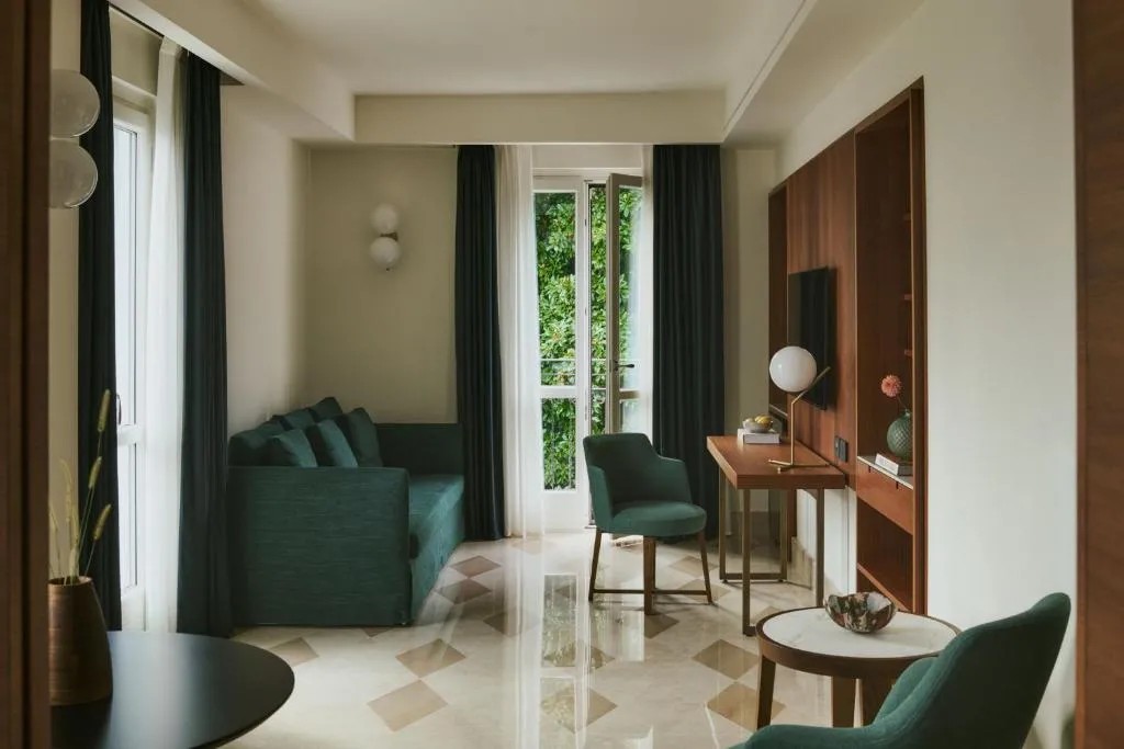 Corner Suite
