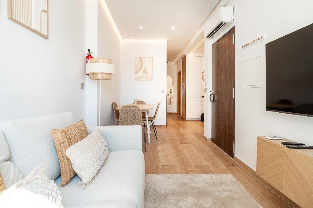 Sandora Pebble - Walk to the Beach & Old Town