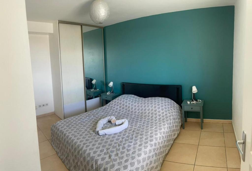 a bedroom with a bed with a white object on it at Résidence Louis in Saint-Denis