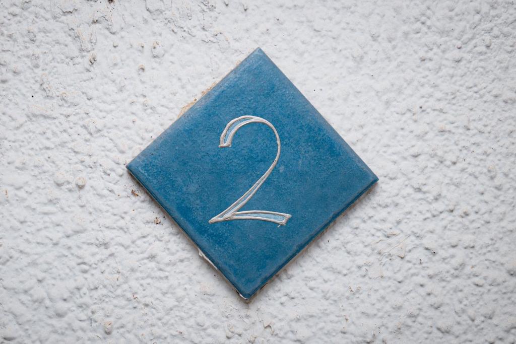 a blue diamond with the number two on it at Villa Elefante in Isole Tremiti