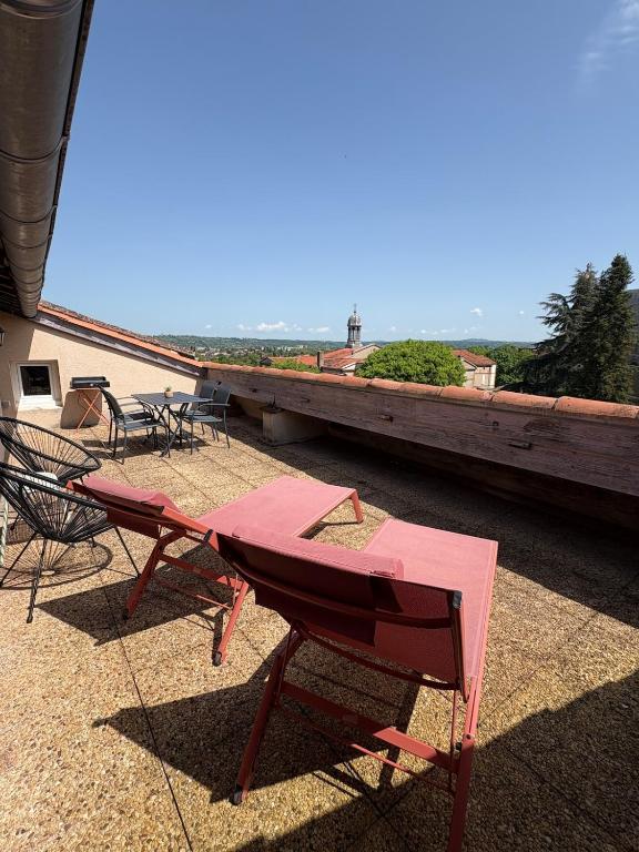 a table and chairs on the roof of a building at Le Pompidou Clim - Parking - Terrasse - Centre in Albi