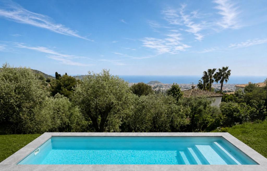 a swimming pool with a view of the ocean at Villa, piscine et vue mer exceptionnelle à Nice in Nice