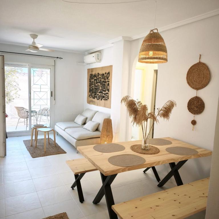 a living room with a table and a couch at Bungalow con Encanto in Torrevieja