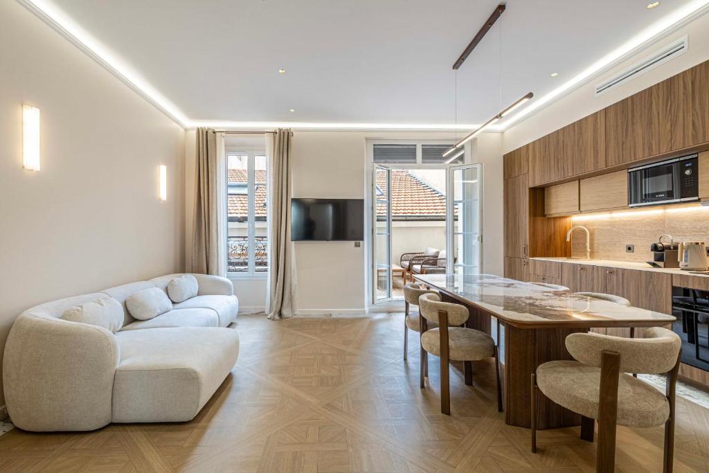 - CLR - Stunning 3 bedroom apartment with terrace in the heart of Cannes