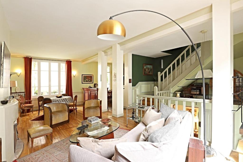 My Beautiful House With a Garden in Paris