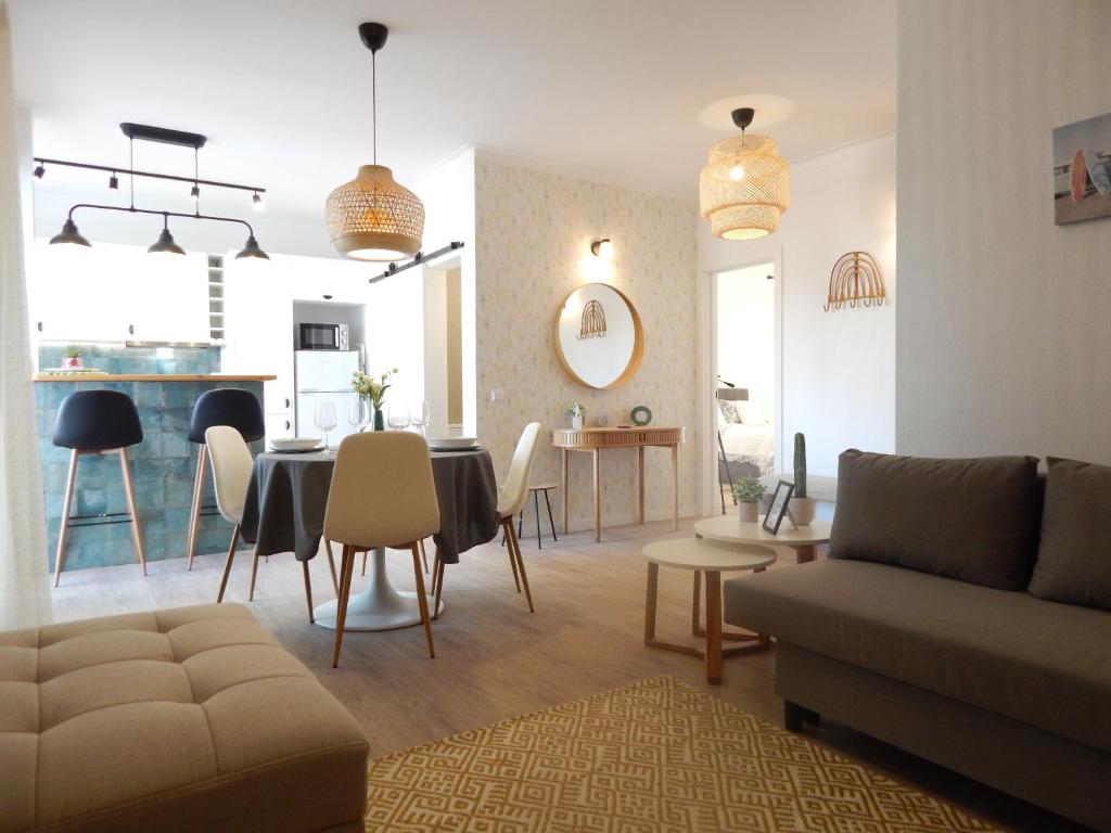 Casa Bella Breezy, 1 minute walk to beach, luxury
