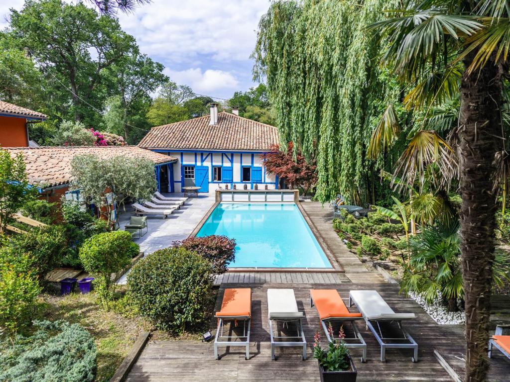an aerial view of a house with a swimming pool at Moulin de Lassalle in Linxe