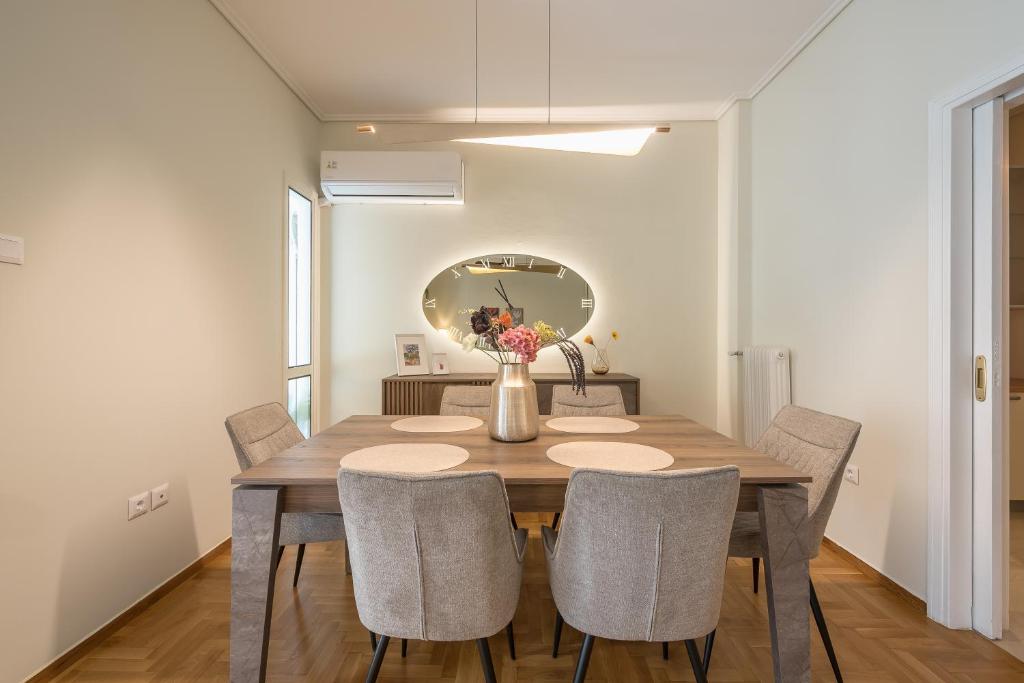 Elegant & Homey Under Acropolis