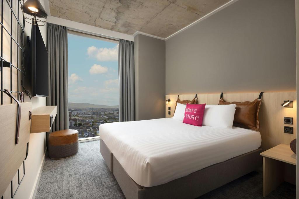 Moxy Dublin Docklands photo