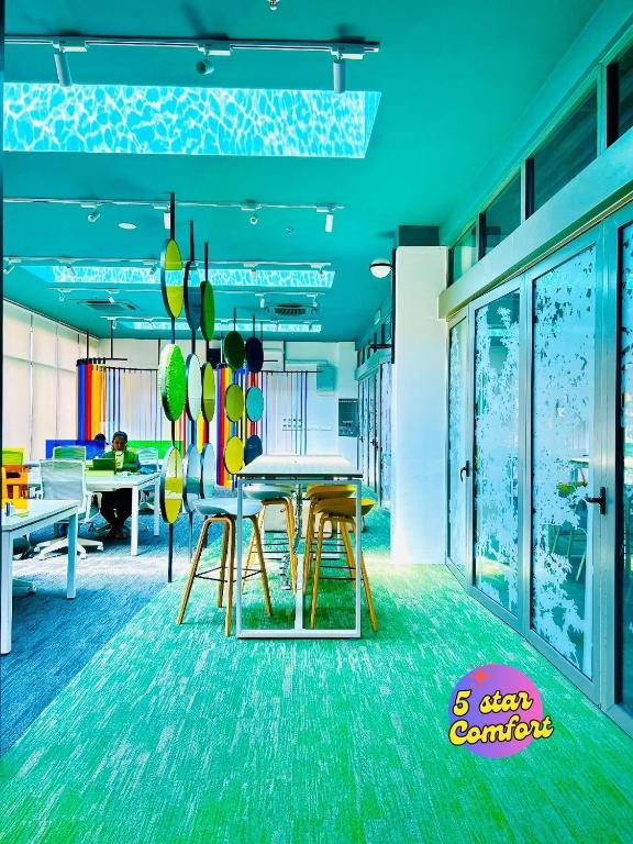فضای داخلی 5 Star Comfort Riveria City KL Sentral 2pax Infinity pool در کوالالامپور - تصویر ۳