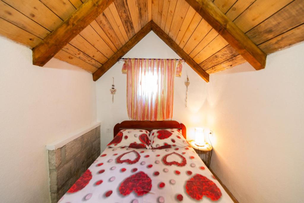 Vikendica,Bungalovi Lipska pećina - بيت العطلات