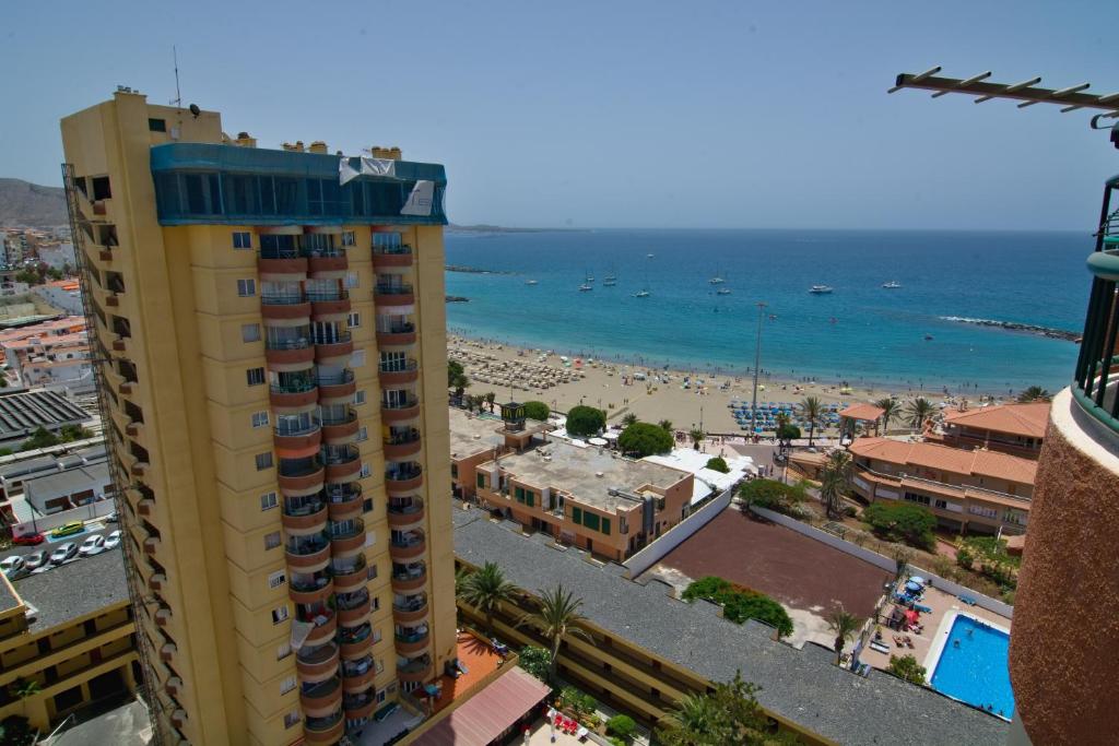 a view of a beach and a building at Torres del Sol - Los Cristianos in Los Cristianos