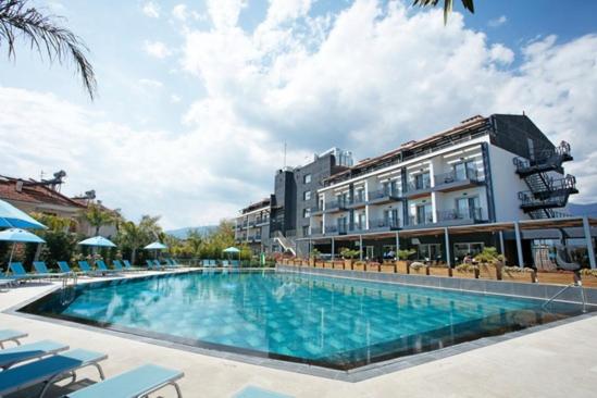 a large swimming pool in front of a building at Kazdağları Allia Thermal Health & Spa in Edremit