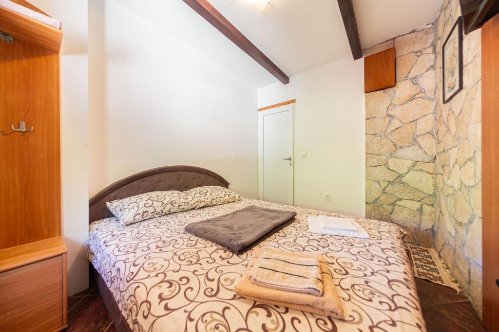 Vikendica,Bungalovi Lipska pećina - منزل بغرفة نوم واحدة