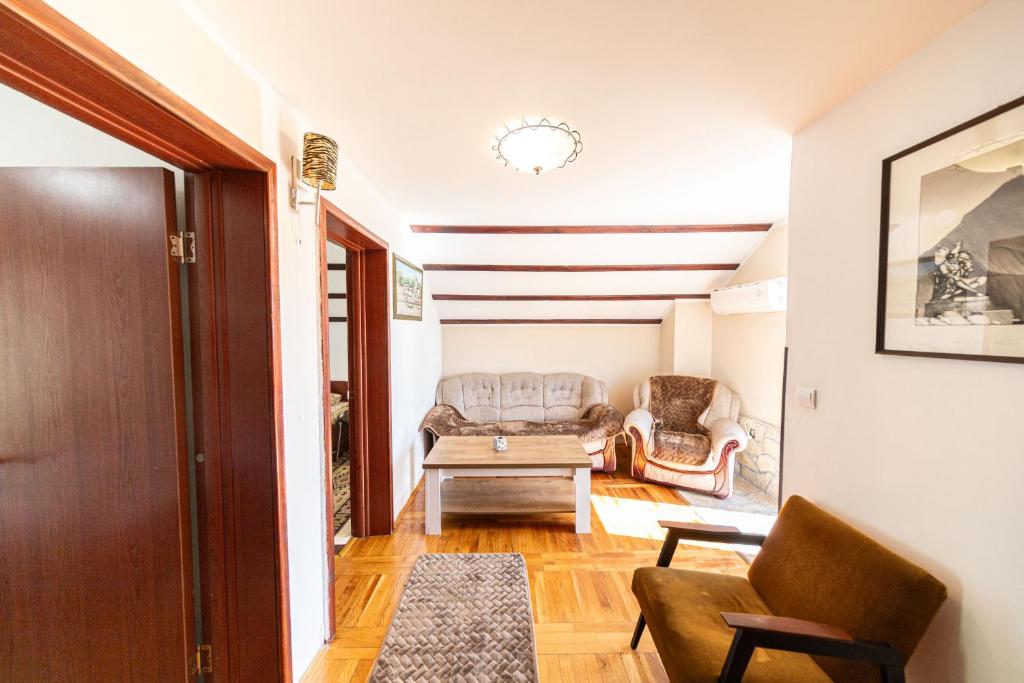 Vikendica,Bungalovi Lipska pećina - بيت العطلات