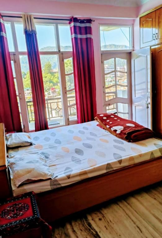 a bed in a room with windows and a bed sidx sidx sidx at Ghar Family-Homestay- 2 Room -Prime Location - Balcony kitchen-Don't book Single Room Book a complete Home in Solan
