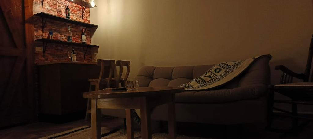 a living room with a couch and a table at Confortable apartaestudio en Ipiales in Ipiales
