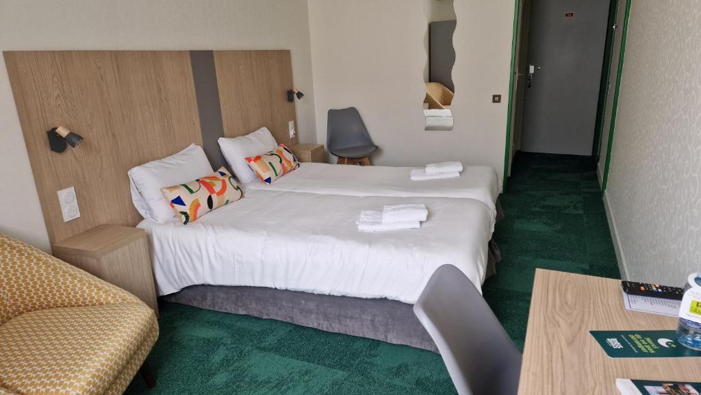 Logis Hôtel Le Lion d'Or - Habitación Doble