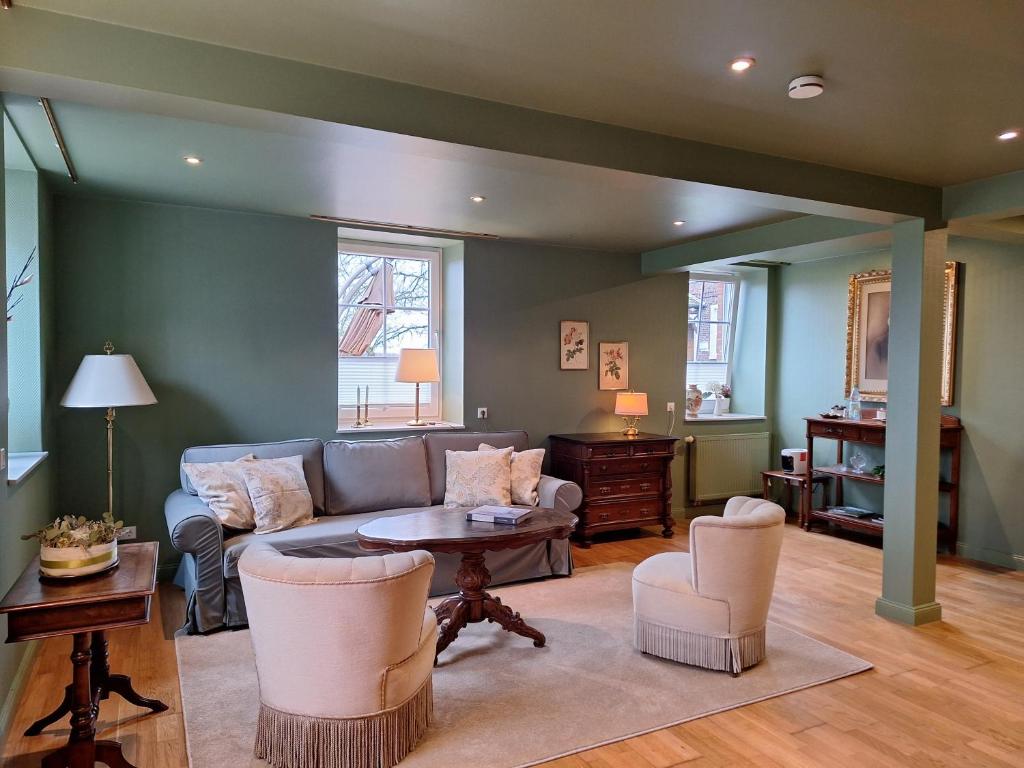 Bleckmanns Hof - Two-Bedroom Deluxe Apartment With Garden View