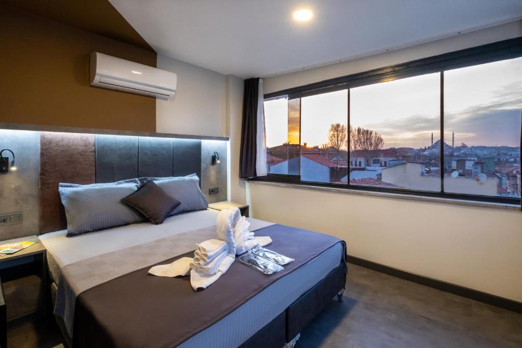 امکانات The Queen Hotel - تصویر ۴
