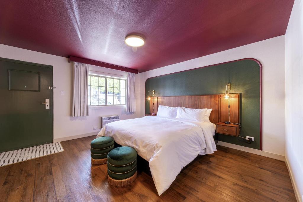 The Buxton, BW Signature Collection by Best Western - King Room - Exterior Access/Non-Smoking