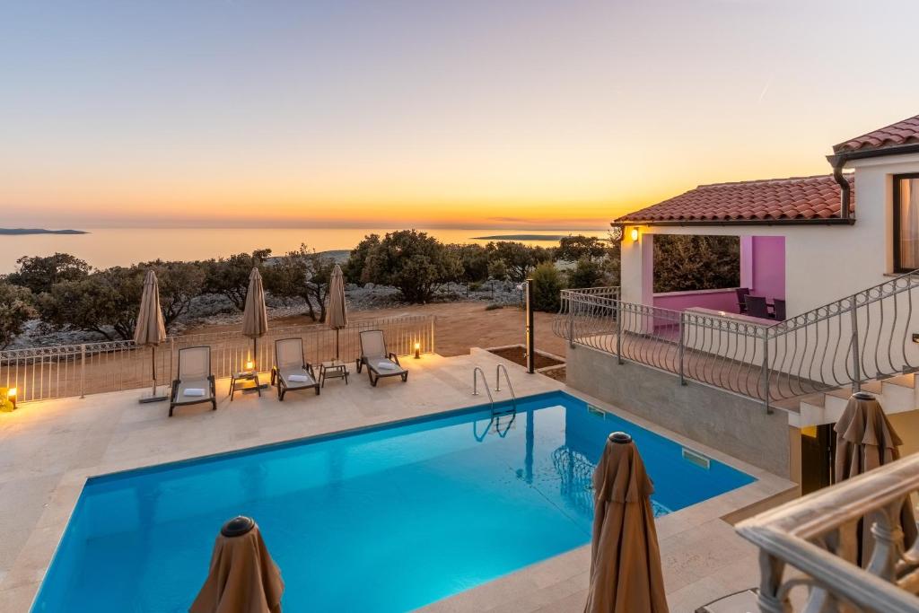 a villa with a swimming pool at sunset at Villa Lareva - sunset view in Ustrine