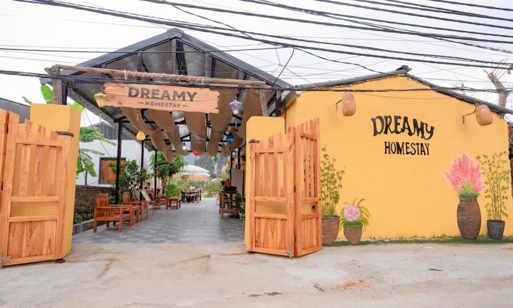 a building with a gate and a sign that reads dreamy mansion at Dreamy Homestay in Xuân Sơn