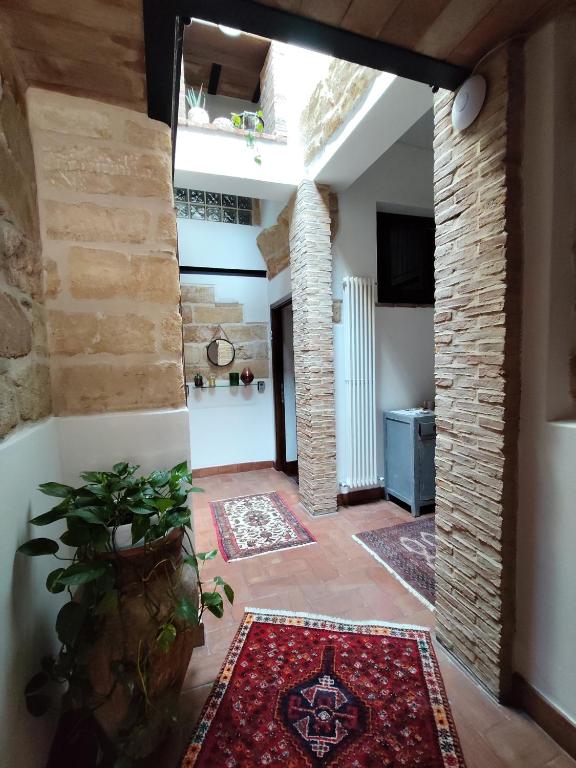 a hallway of a house with a room with rugs at Almarè Confort Rooms in Terrasini