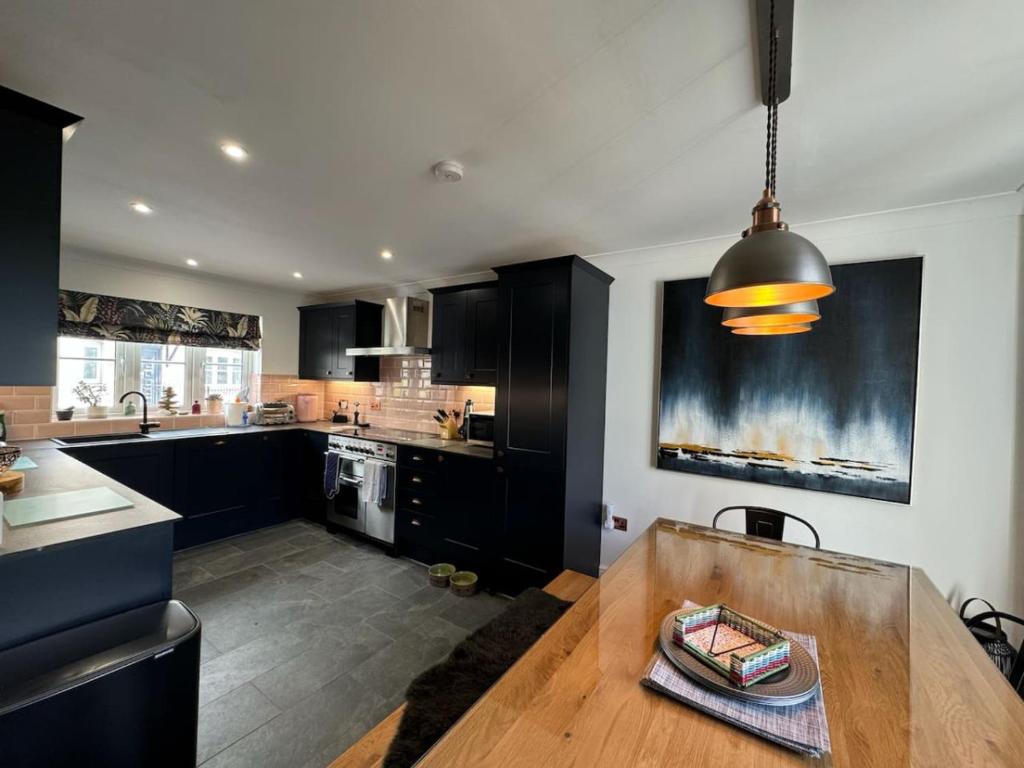 Wisteria House 3 bed sleeps 6 - Housity