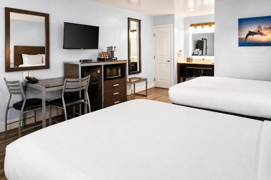 Pacific Inn Monterey photo
