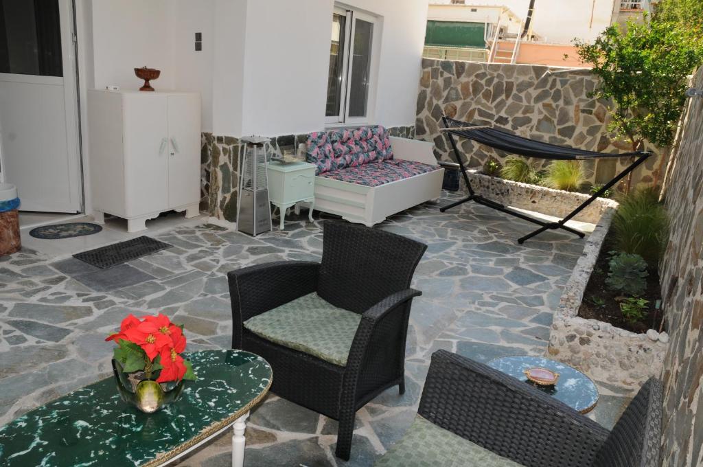 Enora Loutraki Guesthouse