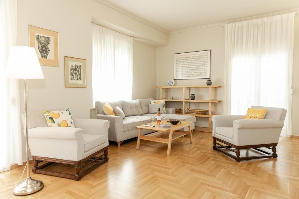 Spacious 2BR Design Apt - 2 Balc - Acropolis Metro