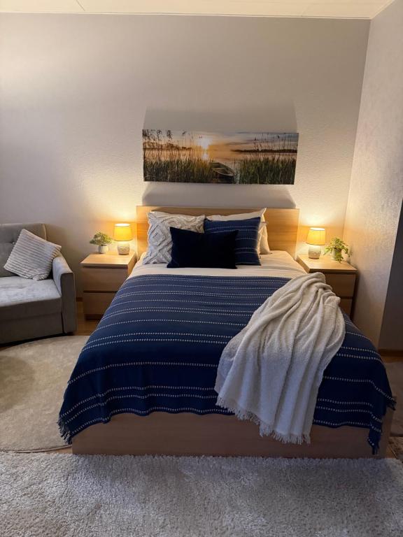 a bedroom with a bed with a blue and white bedspread at Andsuuria Apartment in Paide