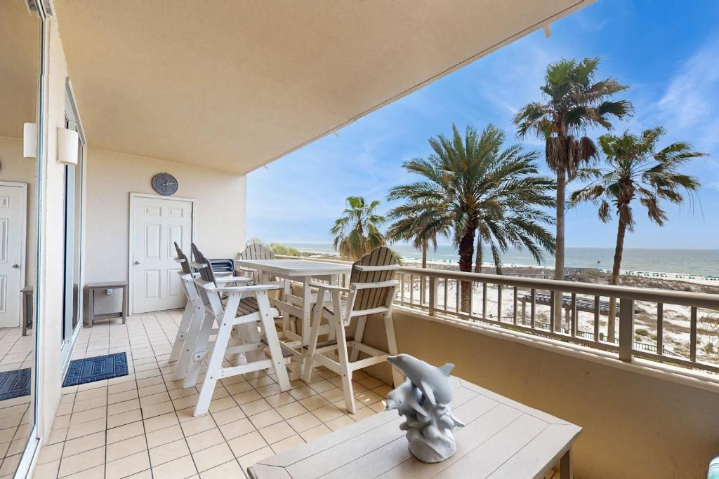 Gulf View Condo w Balcony & Resort Pool Tennis Sauna Gym, Gulf Shores & Orange Beach, AL