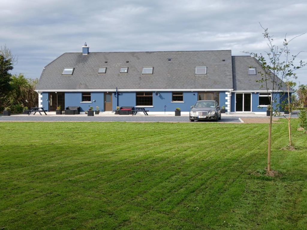 a car parked in front of a blue building at The Coast House in Kilmore
