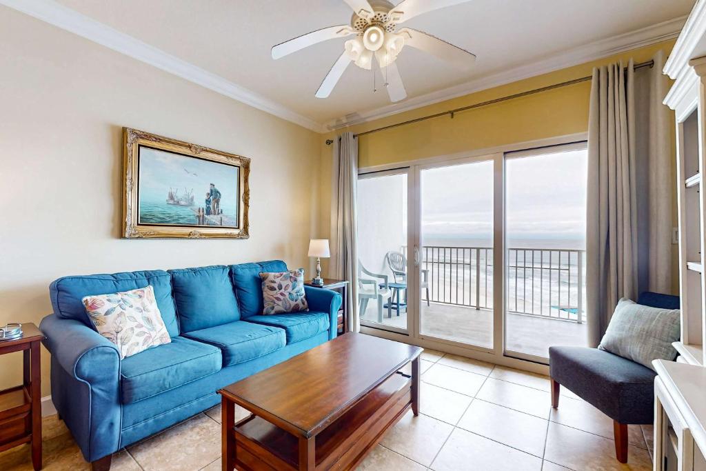 Gulf front condo w swim-through outdoor & indoor pool hot tub and sauna