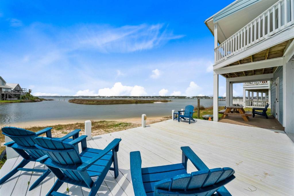 Remodeled lagoon-front home with decks views paddleboat