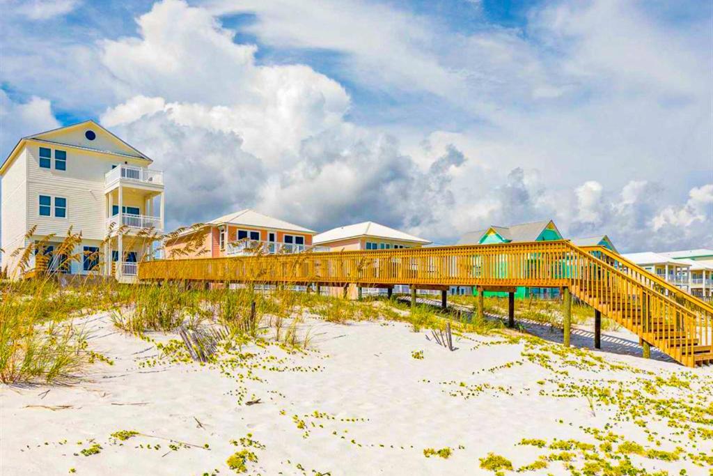 Beautiful Gulf-front house with private pool lovely deck & AC