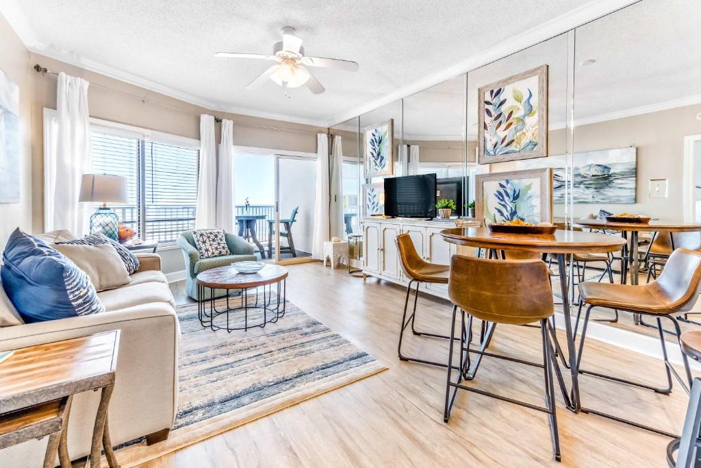 Gulf-view condo in beachfront complex with a balcony central AC pools & gym