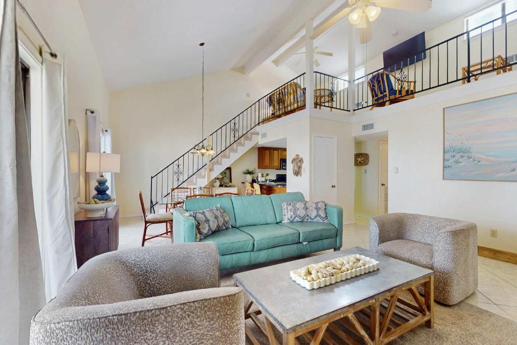 Stylish beachfront condo with ocean views balcony pool access & grill, Gulf Shores & Orange Beach, AL
