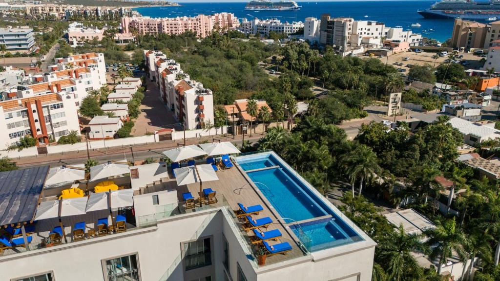 an aerial view of a building with a swimming pool at Kadun Hotel Boutique in Cabo San Lucas
